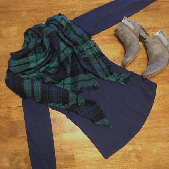 Accessories - NWT Plaid Blanket Scarf Wrap